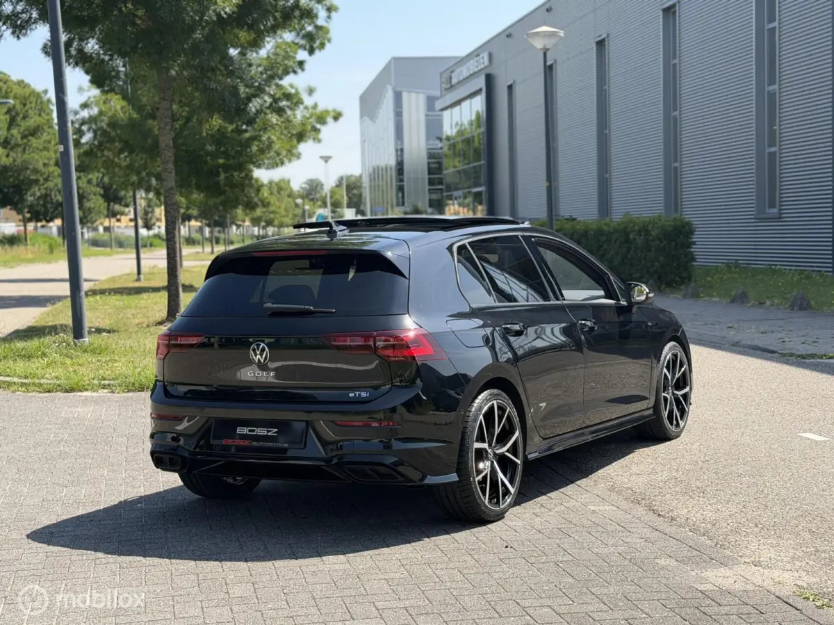 8 1.5 eTSI 3x R-Line DSG PANO IQ SFEER BLACK