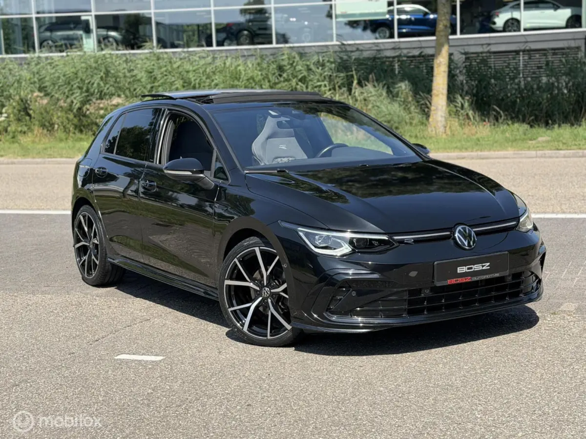 8 1.5 eTSI 3x R-Line DSG PANO IQ SFEER BLACK