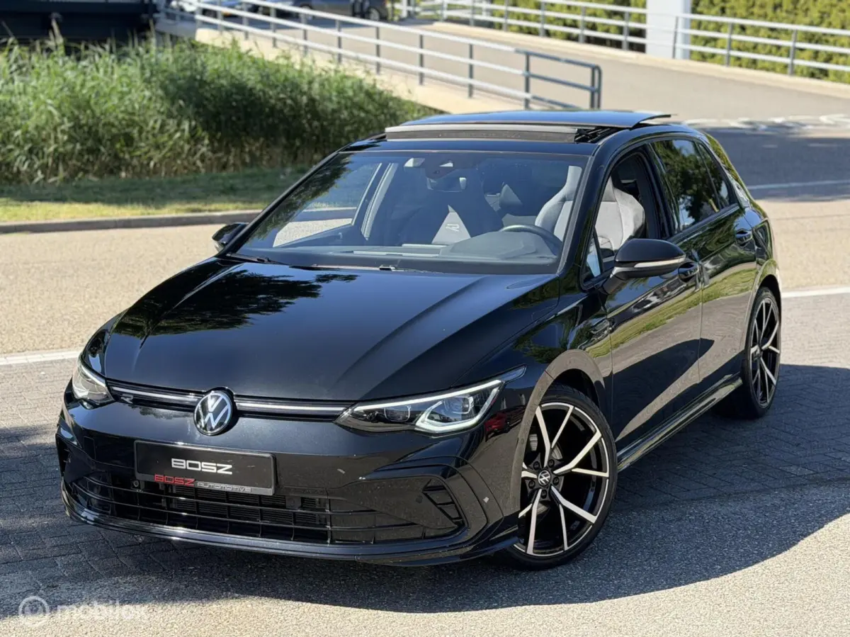 8 1.5 eTSI 3x R-Line DSG PANO IQ SFEER BLACK