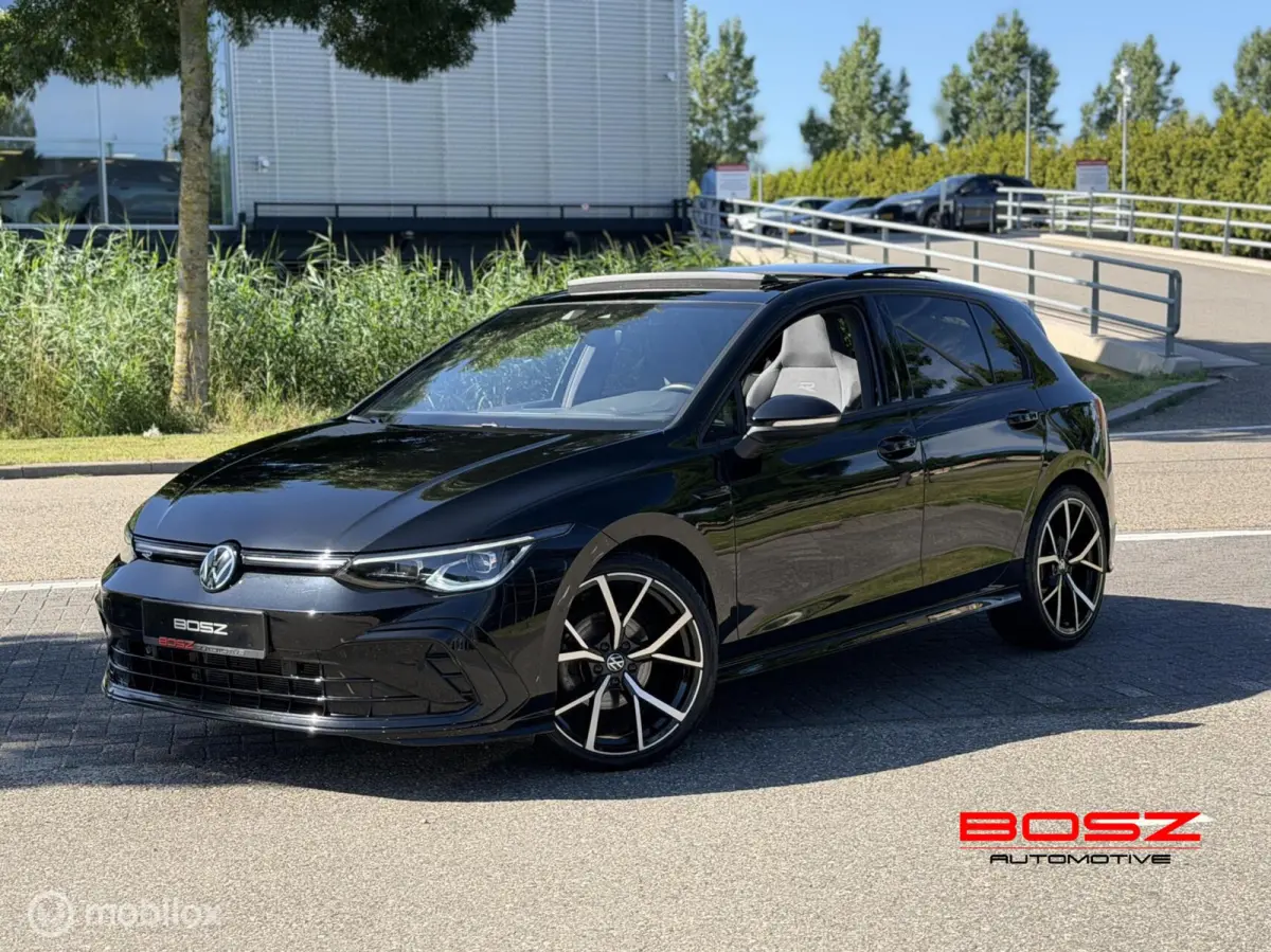 8 1.5 eTSI 3x R-Line DSG PANO IQ SFEER BLACK
