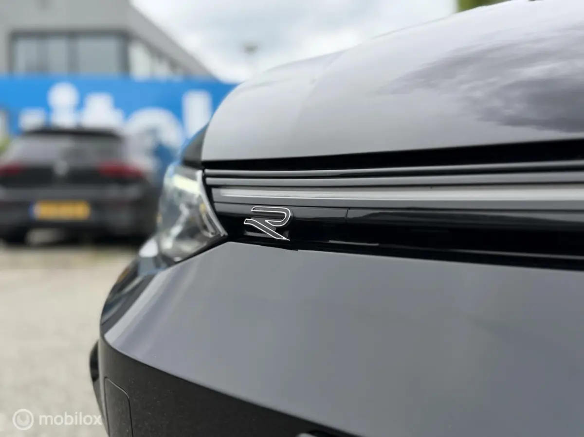 8 1.5 eTSI 3x R-Line DSG PANO IQ SFEER BLACK
