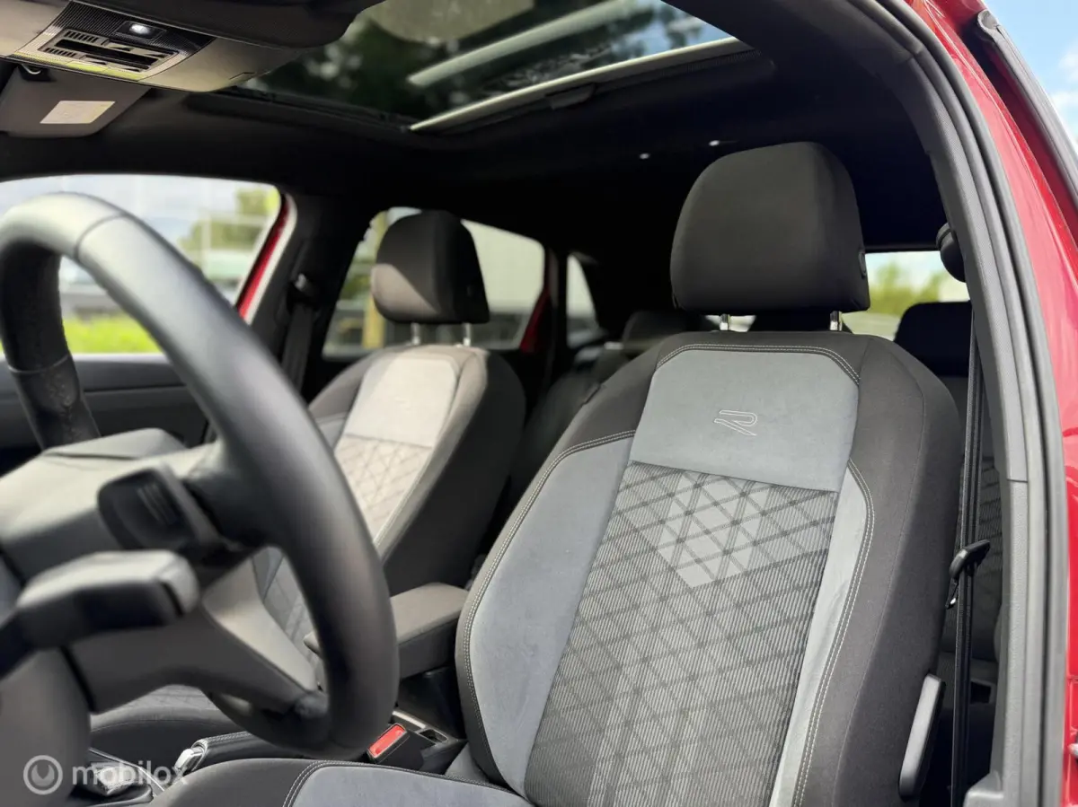 1.0 TSI DSG 3x R-Line PANO IQ CAMERA KEYLESS