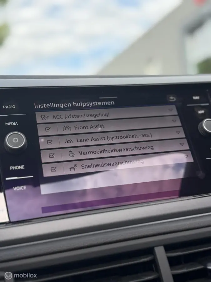 1.0 TSI DSG 3x R-Line PANO IQ CAMERA KEYLESS