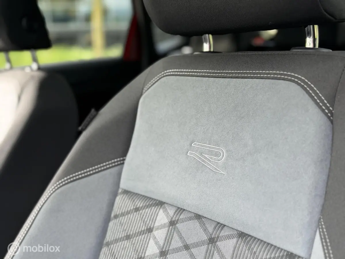 1.0 TSI DSG 3x R-Line PANO IQ CAMERA KEYLESS