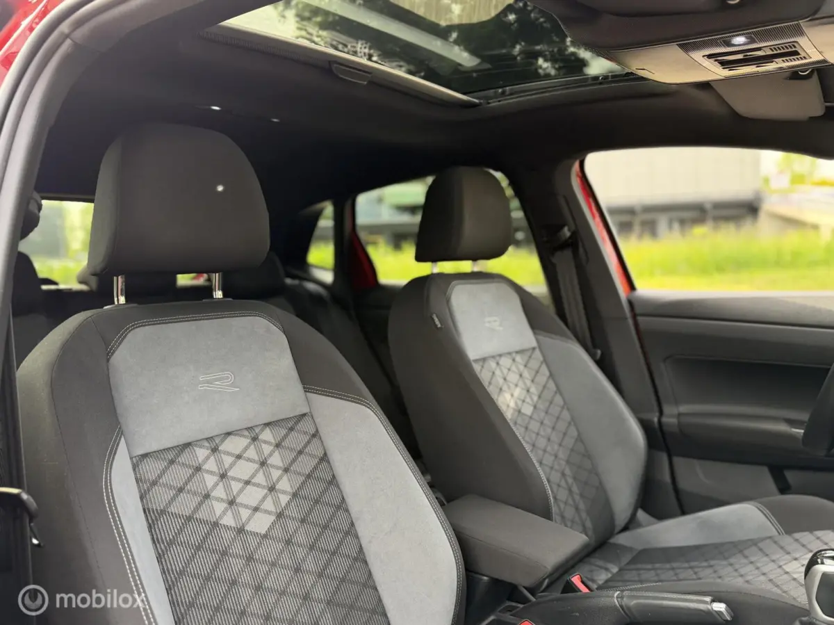 1.0 TSI DSG 3x R-Line PANO IQ CAMERA KEYLESS