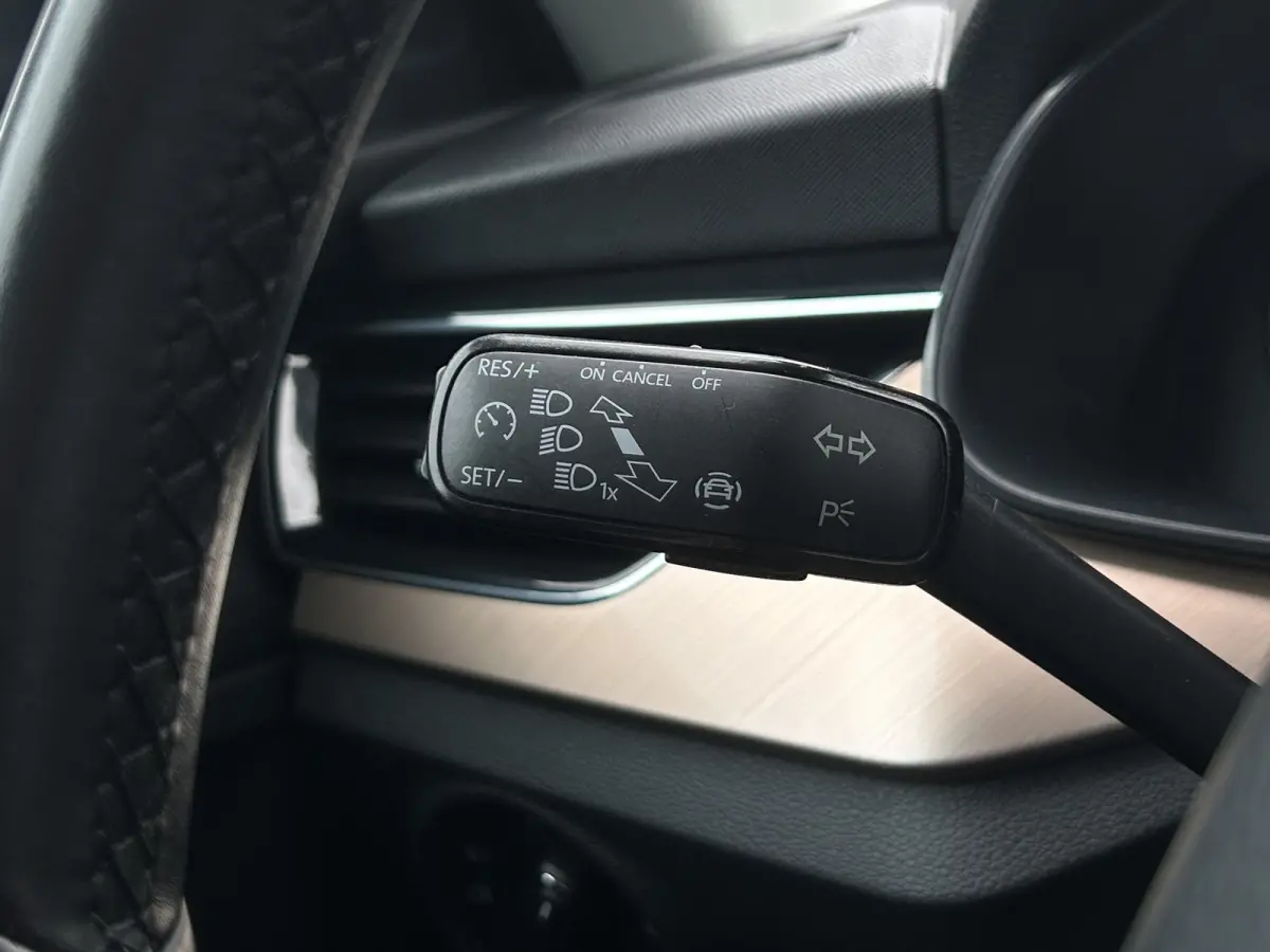 1.0 TSI 115pk First Edition | Panoramadak | Full LED | Cruise Control | Apple Carplay