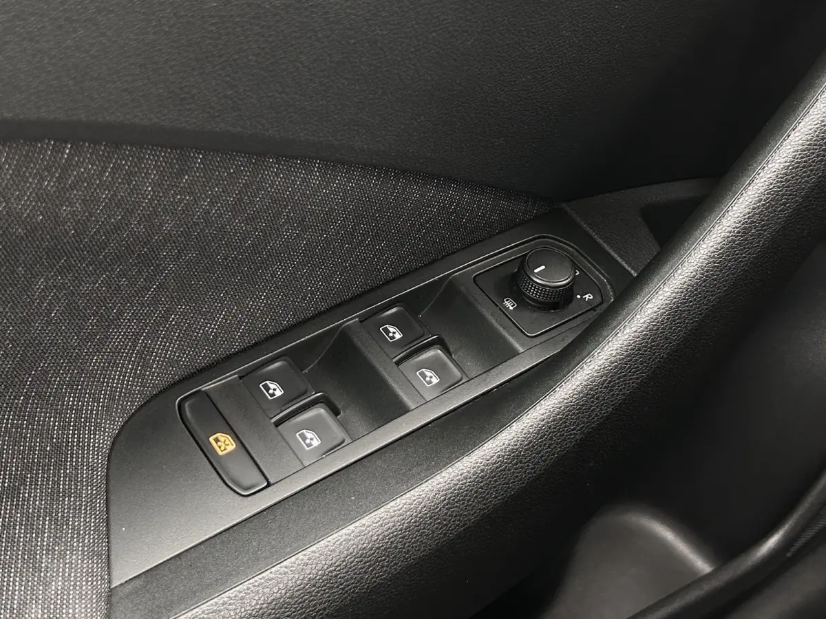 1.0 TSI 115pk First Edition | Panoramadak | Full LED | Cruise Control | Apple Carplay