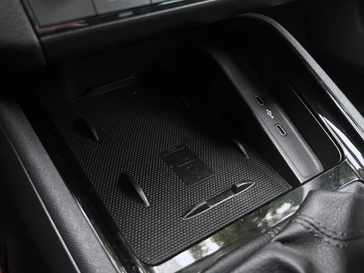 1.0 TSI 115pk First Edition | Panoramadak | Full LED | Cruise Control | Apple Carplay