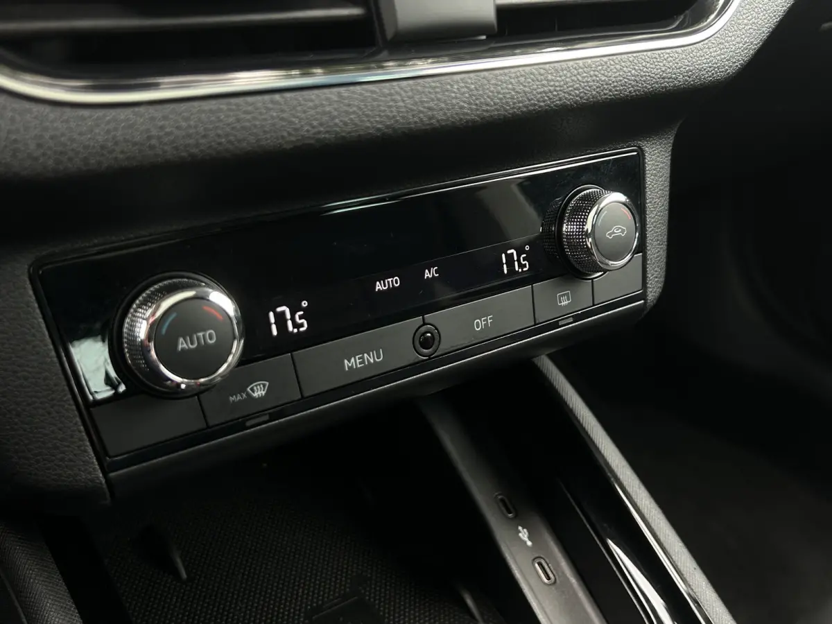 1.0 TSI 115pk First Edition | Panoramadak | Full LED | Cruise Control | Apple Carplay