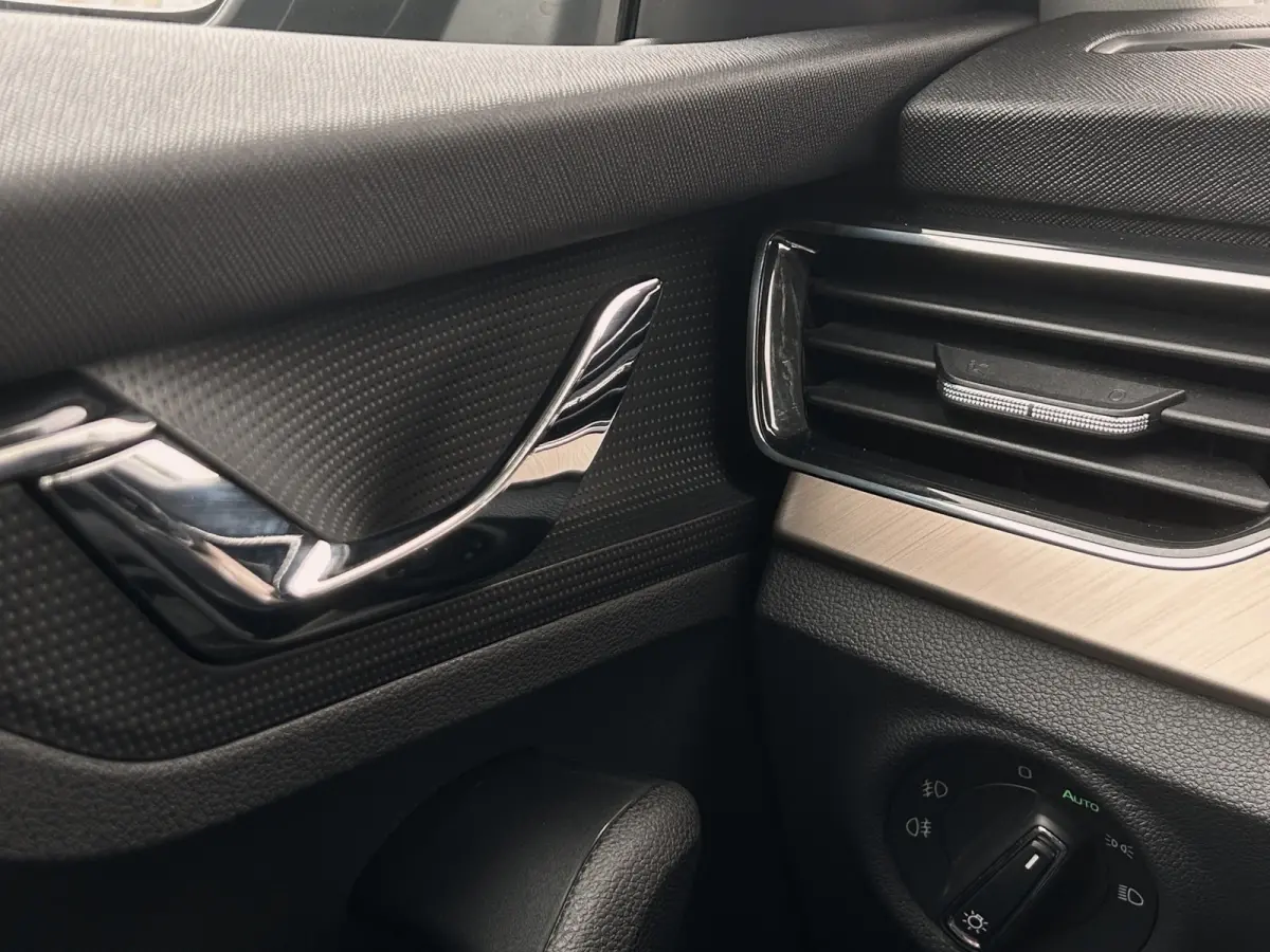 1.0 TSI 115pk First Edition | Panoramadak | Full LED | Cruise Control | Apple Carplay
