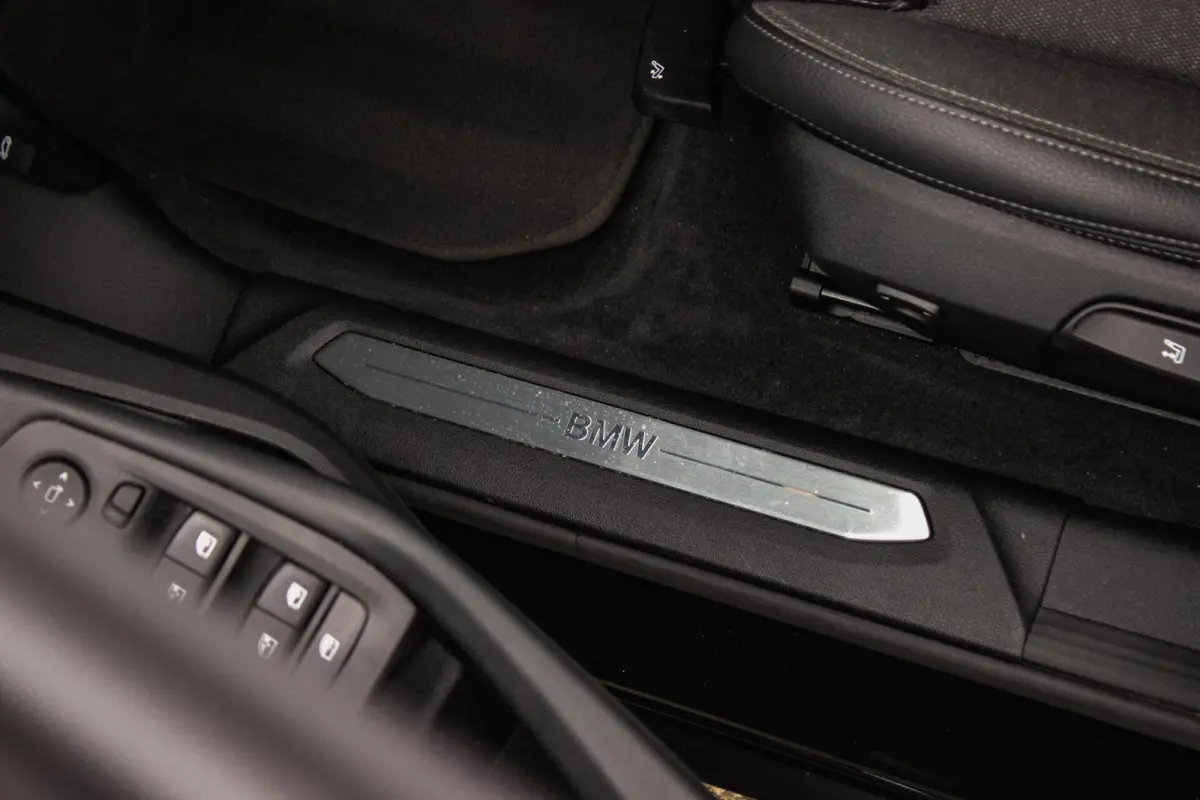 118i | Sport Line | 1e eigenaar | NL auto | Active Guard Plus | Stoelverwarming | Sportstoelen | LED | Sportstuur | Cruise control | Climate control | DAB | Park Assistant