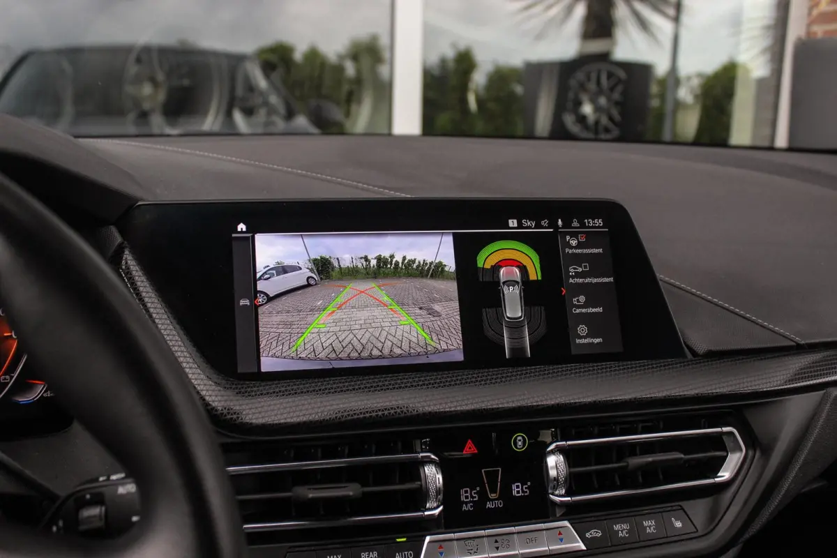 118i | Sport Line | 1e eigenaar | NL auto | Active Guard Plus | Stoelverwarming | Sportstoelen | LED | Sportstuur | Cruise control | Climate control | DAB | Park Assistant