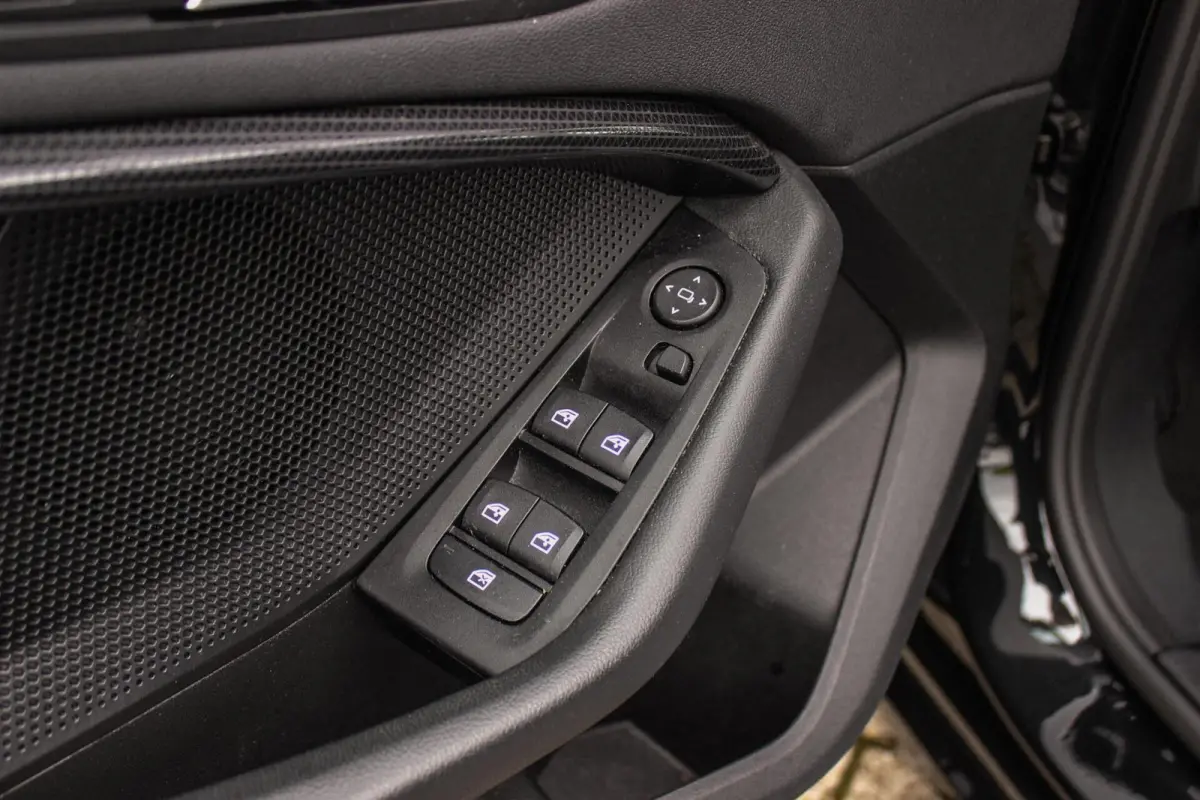 118i | Sport Line | 1e eigenaar | NL auto | Active Guard Plus | Stoelverwarming | Sportstoelen | LED | Sportstuur | Cruise control | Climate control | DAB | Park Assistant