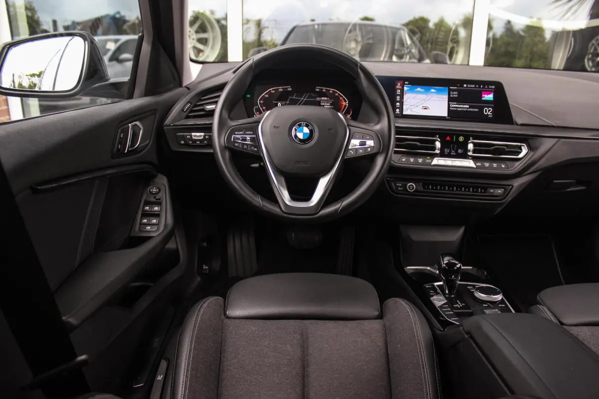 118i | Sport Line | 1e eigenaar | NL auto | Active Guard Plus | Stoelverwarming | Sportstoelen | LED | Sportstuur | Cruise control | Climate control | DAB | Park Assistant