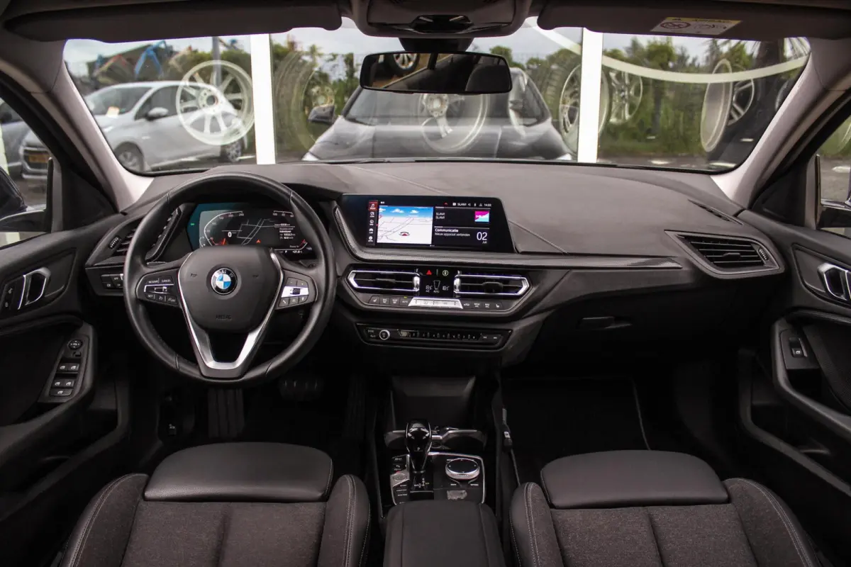 118i | Sport Line | 1e eigenaar | NL auto | Active Guard Plus | Stoelverwarming | Sportstoelen | LED | Sportstuur | Cruise control | Climate control | DAB | Park Assistant