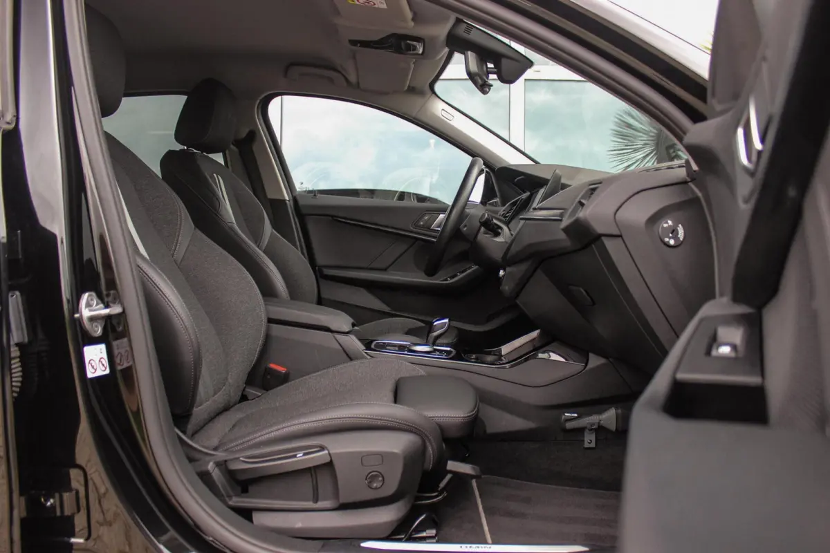 118i | Sport Line | 1e eigenaar | NL auto | Active Guard Plus | Stoelverwarming | Sportstoelen | LED | Sportstuur | Cruise control | Climate control | DAB | Park Assistant