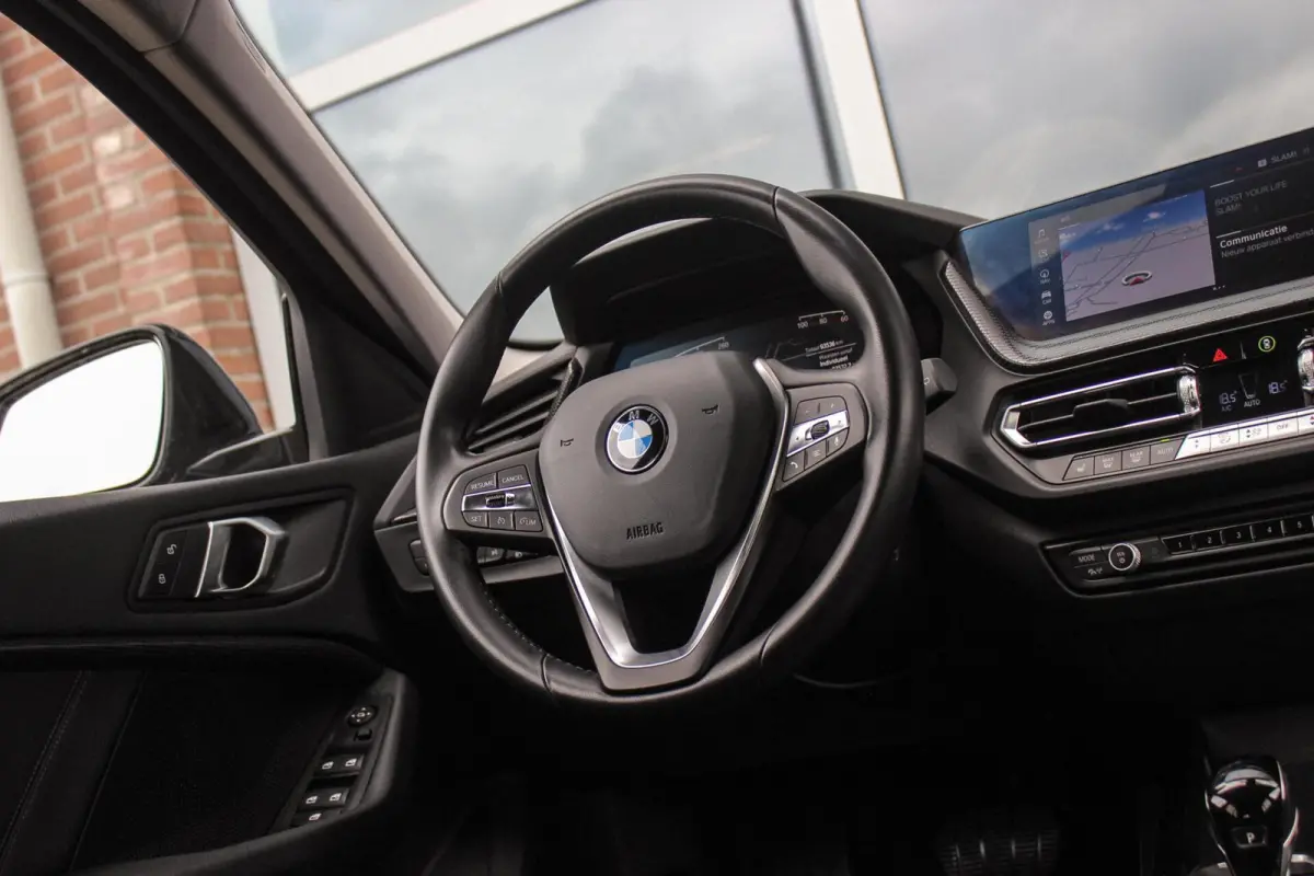 118i | Sport Line | 1e eigenaar | NL auto | Active Guard Plus | Stoelverwarming | Sportstoelen | LED | Sportstuur | Cruise control | Climate control | DAB | Park Assistant