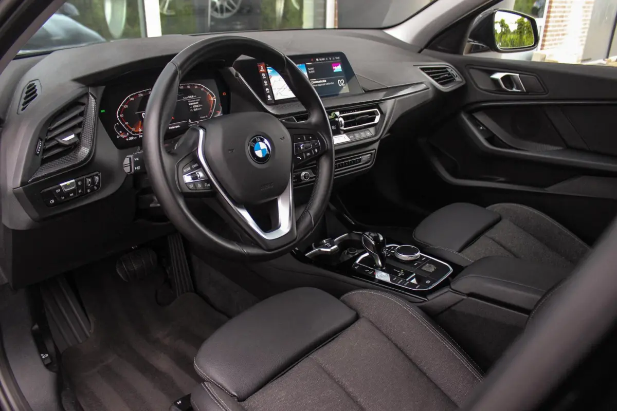 118i | Sport Line | 1e eigenaar | NL auto | Active Guard Plus | Stoelverwarming | Sportstoelen | LED | Sportstuur | Cruise control | Climate control | DAB | Park Assistant