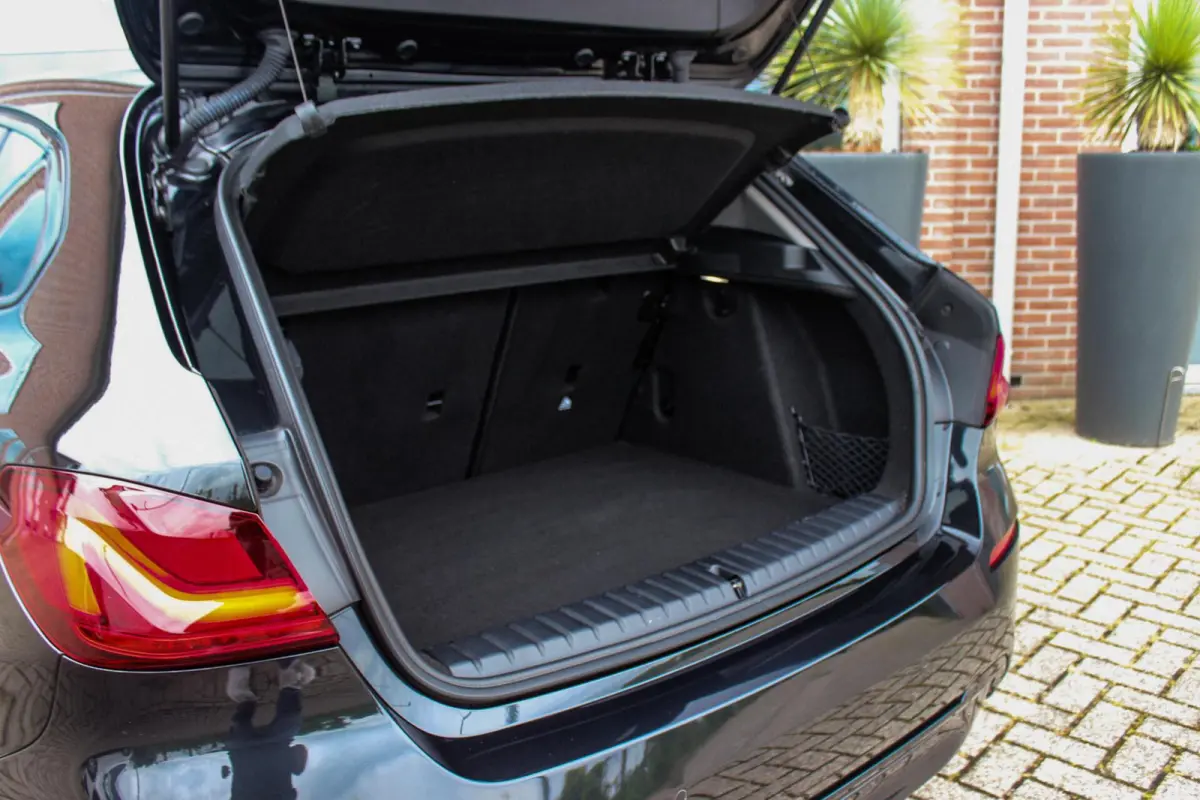 118i | Sport Line | 1e eigenaar | NL auto | Active Guard Plus | Stoelverwarming | Sportstoelen | LED | Sportstuur | Cruise control | Climate control | DAB | Park Assistant