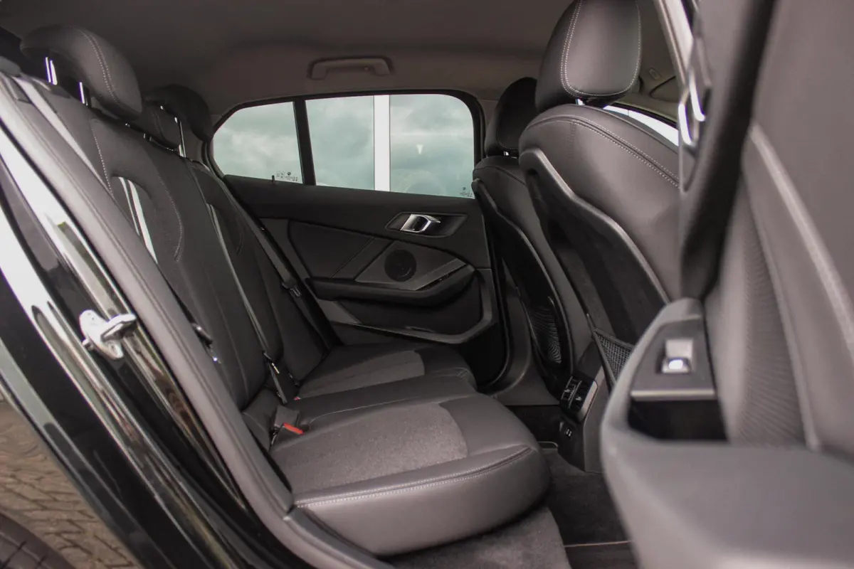 118i | Sport Line | 1e eigenaar | NL auto | Active Guard Plus | Stoelverwarming | Sportstoelen | LED | Sportstuur | Cruise control | Climate control | DAB | Park Assistant