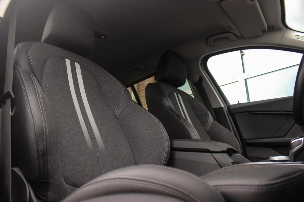 118i | Sport Line | 1e eigenaar | NL auto | Active Guard Plus | Stoelverwarming | Sportstoelen | LED | Sportstuur | Cruise control | Climate control | DAB | Park Assistant