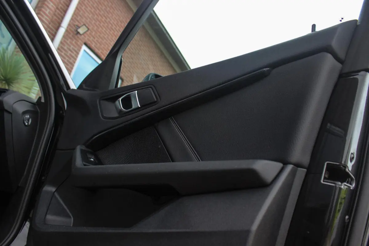 118i | Sport Line | 1e eigenaar | NL auto | Active Guard Plus | Stoelverwarming | Sportstoelen | LED | Sportstuur | Cruise control | Climate control | DAB | Park Assistant