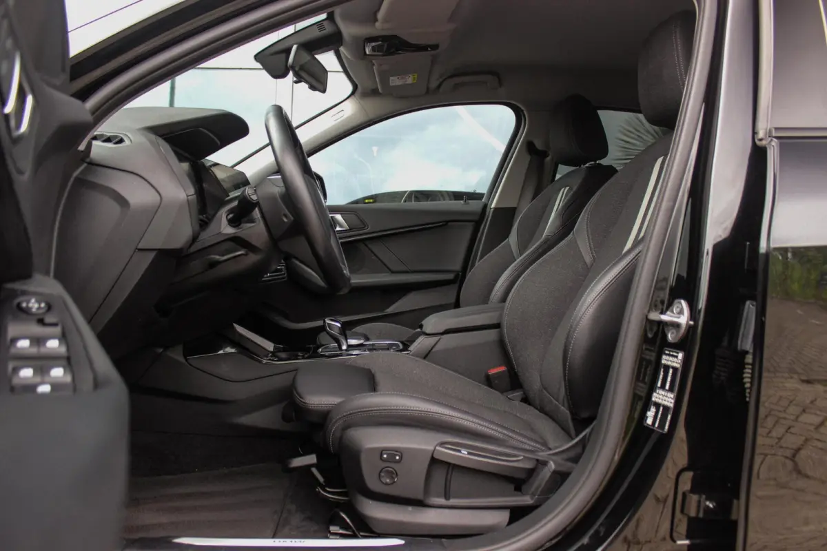 118i | Sport Line | 1e eigenaar | NL auto | Active Guard Plus | Stoelverwarming | Sportstoelen | LED | Sportstuur | Cruise control | Climate control | DAB | Park Assistant