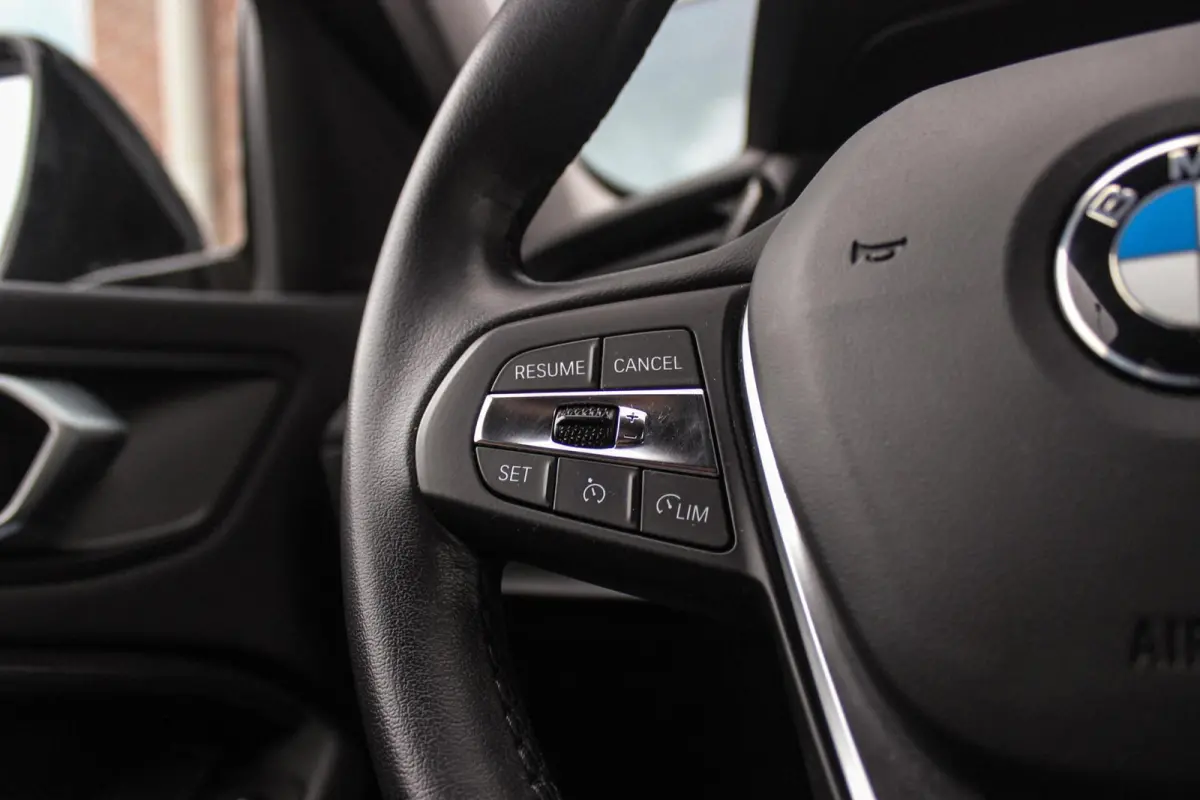 118i | Sport Line | 1e eigenaar | NL auto | Active Guard Plus | Stoelverwarming | Sportstoelen | LED | Sportstuur | Cruise control | Climate control | DAB | Park Assistant