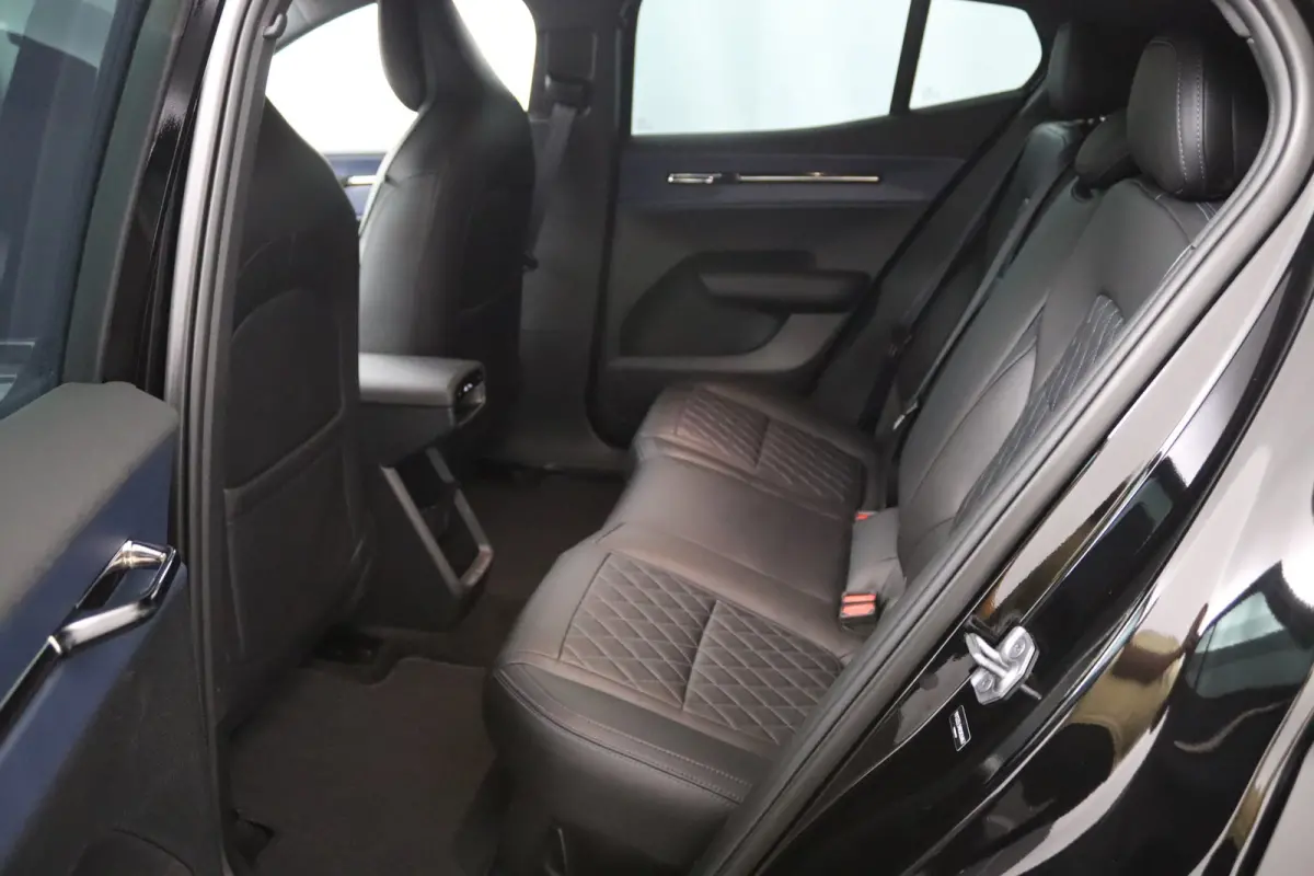 Single Motor Extended Range Plus 69 kWh | Leder | Harman/Kardon | Camera | Keyless | CarPlay/Android Auto | Adaptive Cruise | BLIS | Elektrische Achterklep