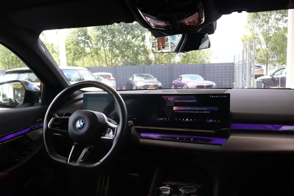 eDrive40 84 kWh | SOH 99.4% | M Sport | Driving Assistant Plus | Harman Kardon | Iconic Glow