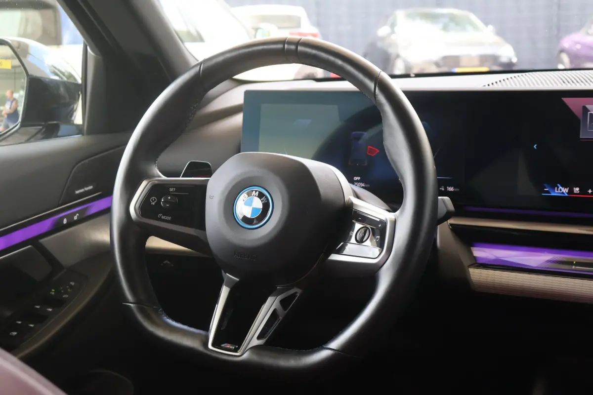 eDrive40 84 kWh | SOH 99.4% | M Sport | Driving Assistant Plus | Harman Kardon | Iconic Glow