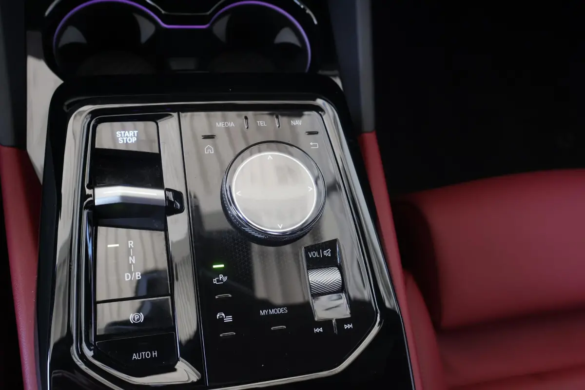 eDrive40 84 kWh | SOH 99.4% | M Sport | Driving Assistant Plus | Harman Kardon | Iconic Glow