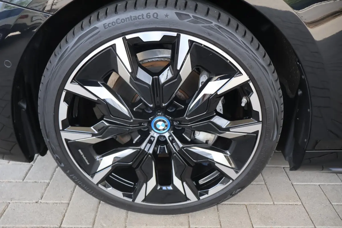 eDrive40 84 kWh | SOH 99.4% | M Sport | Driving Assistant Plus | Harman Kardon | Iconic Glow