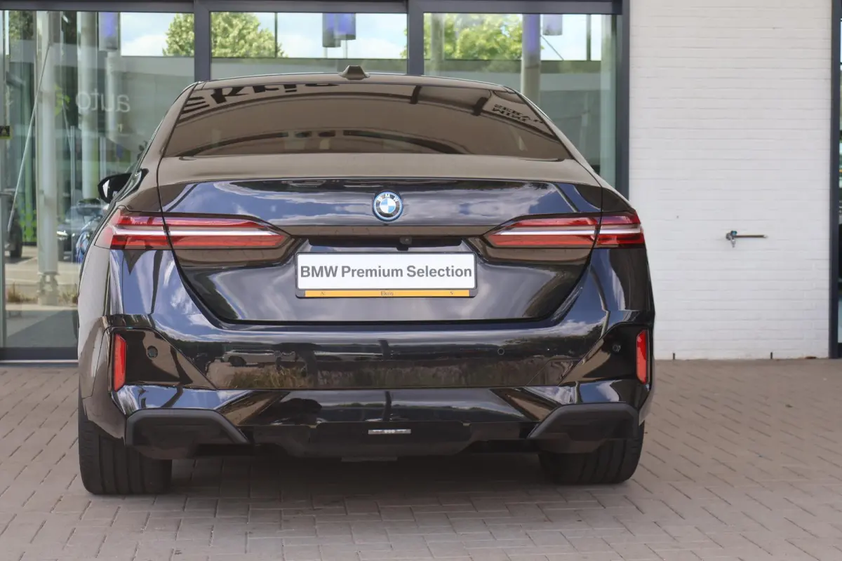 eDrive40 84 kWh | SOH 99.4% | M Sport | Driving Assistant Plus | Harman Kardon | Iconic Glow