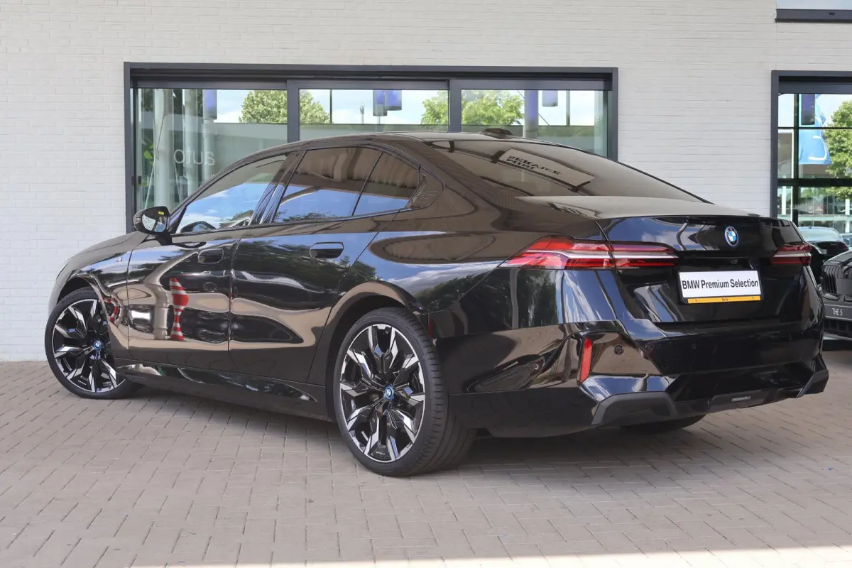 eDrive40 84 kWh | SOH 99.4% | M Sport | Driving Assistant Plus | Harman Kardon | Iconic Glow