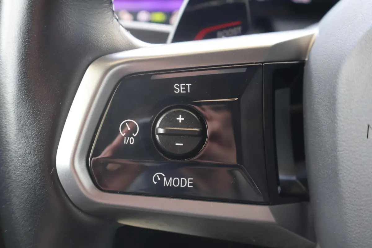 eDrive40 84 kWh | SOH 99.4% | M Sport | Driving Assistant Plus | Harman Kardon | Iconic Glow