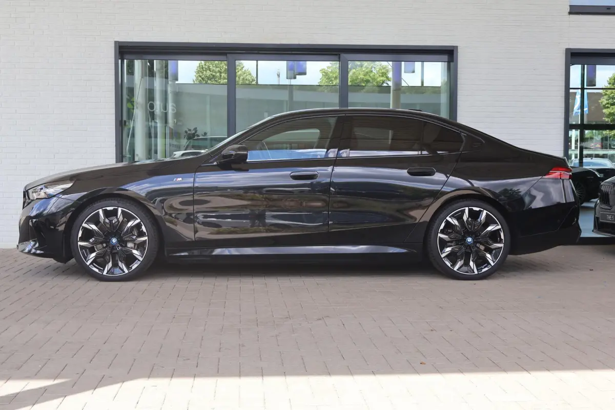 eDrive40 84 kWh | SOH 99.4% | M Sport | Driving Assistant Plus | Harman Kardon | Iconic Glow