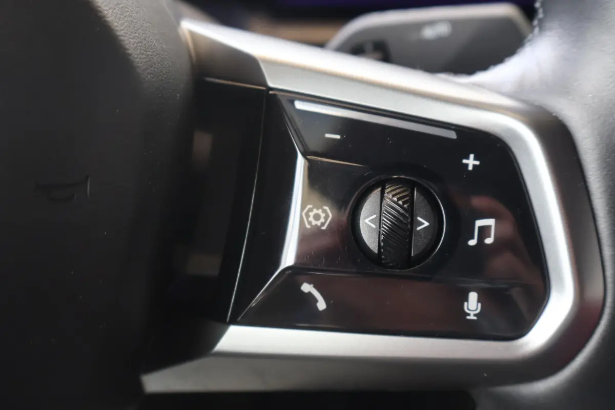 eDrive40 84 kWh | SOH 99.4% | M Sport | Driving Assistant Plus | Harman Kardon | Iconic Glow