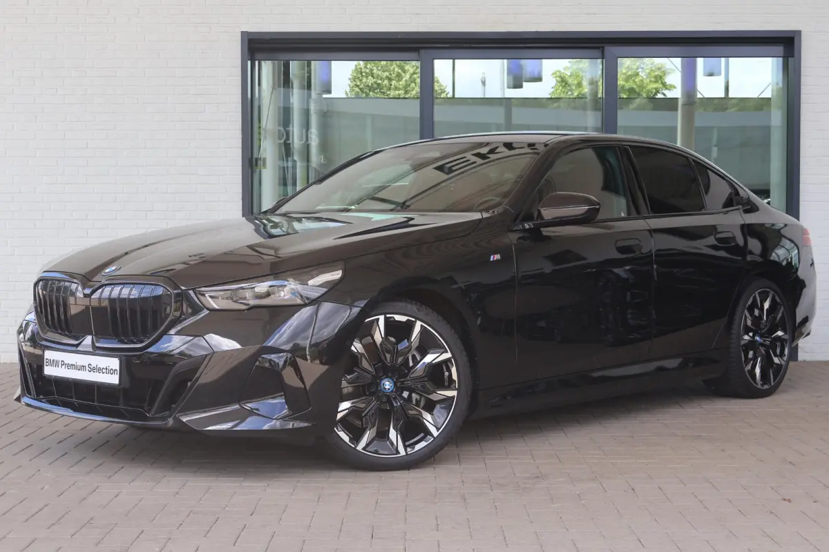 eDrive40 84 kWh | SOH 99.4% | M Sport | Driving Assistant Plus | Harman Kardon | Iconic Glow