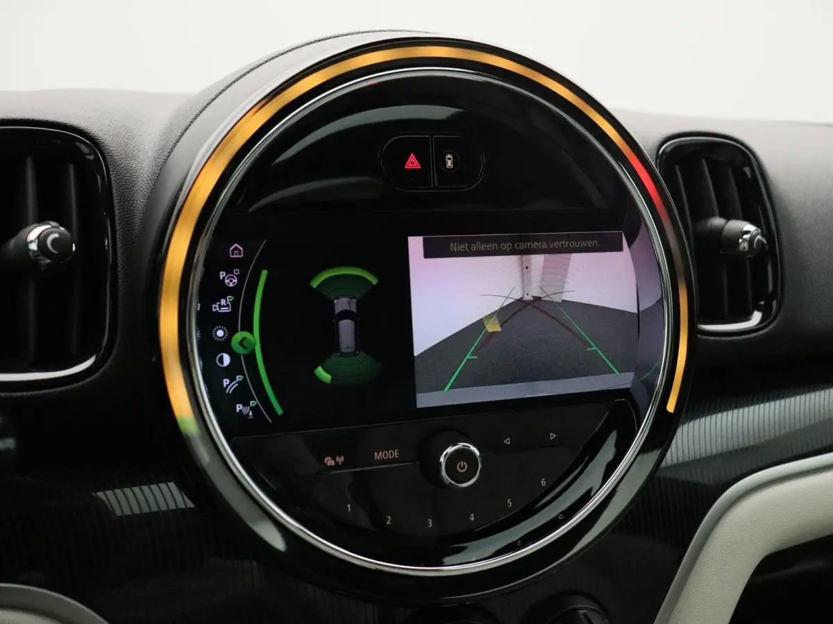 Cooper S ALL4 John Cooper Works + Harman-Kardon + Glazen panoramadak + 	Achteruitrijcamera + Comfort Access + Elektrisch verwarmde voorstoelen + 19'' + 	Park Assistant