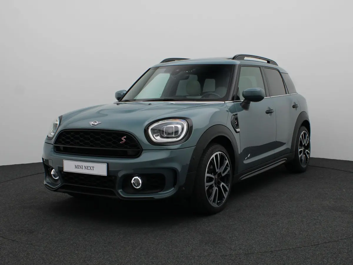 Cooper S ALL4 John Cooper Works + Harman-Kardon + Glazen panoramadak + 	Achteruitrijcamera + Comfort Access + Elektrisch verwarmde voorstoelen + 19'' + 	Park Assistant