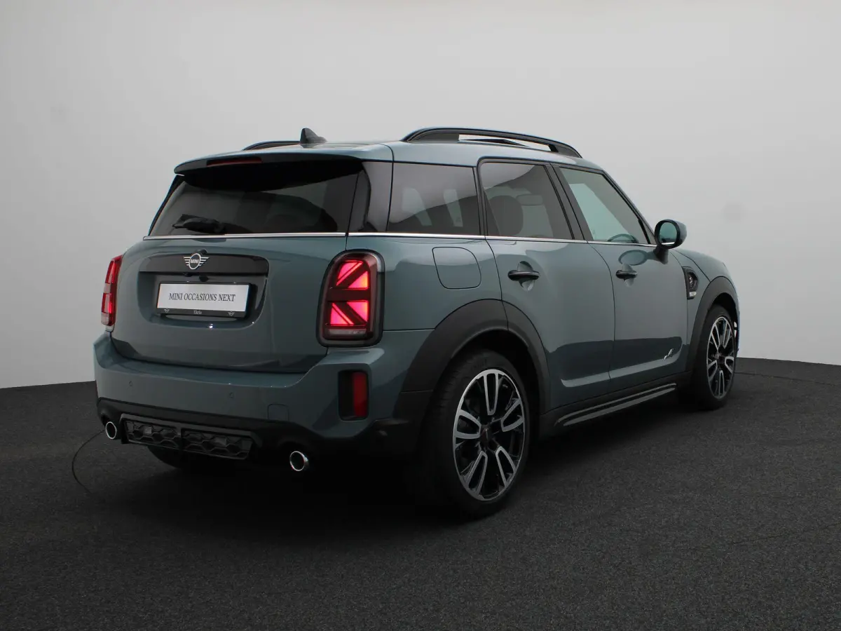 Cooper S ALL4 John Cooper Works + Harman-Kardon + Glazen panoramadak + 	Achteruitrijcamera + Comfort Access + Elektrisch verwarmde voorstoelen + 19'' + 	Park Assistant
