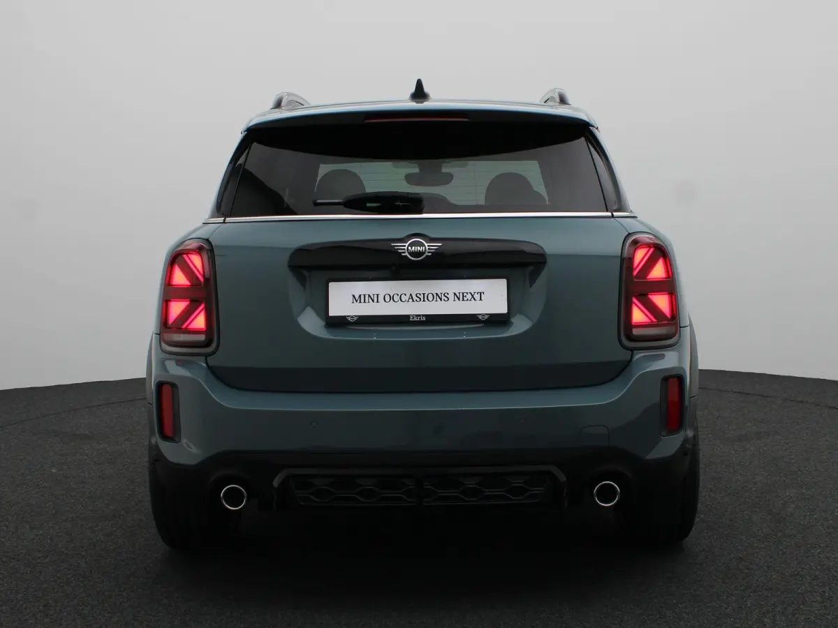 Cooper S ALL4 John Cooper Works + Harman-Kardon + Glazen panoramadak + 	Achteruitrijcamera + Comfort Access + Elektrisch verwarmde voorstoelen + 19'' + 	Park Assistant