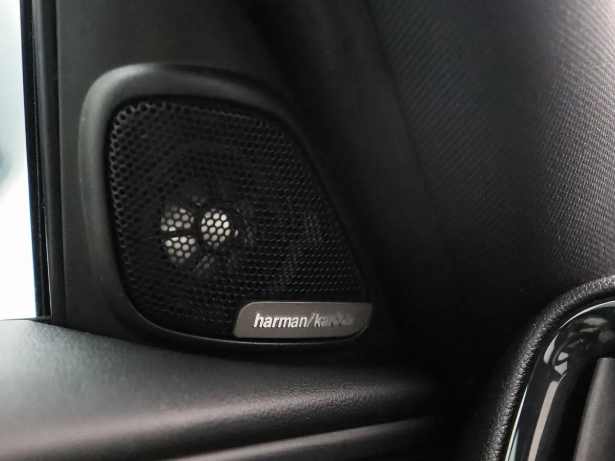 Cooper S ALL4 John Cooper Works + Harman-Kardon + Glazen panoramadak + 	Achteruitrijcamera + Comfort Access + Elektrisch verwarmde voorstoelen + 19'' + 	Park Assistant