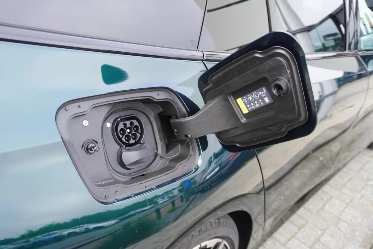 eDrive40 | M Sportpakket Pro | Glazen panoramadak | Adaptief onderstel professional | Trekhaak met elektrisch wegklapbare kogel | Bowers & Wilkins Surround Sound System | Driving Assistant P