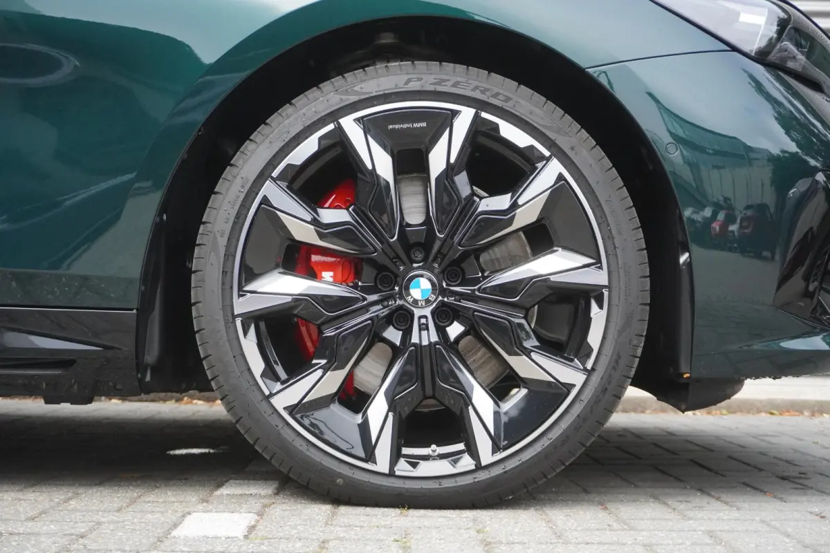 eDrive40 | M Sportpakket Pro | Glazen panoramadak | Adaptief onderstel professional | Trekhaak met elektrisch wegklapbare kogel | Bowers & Wilkins Surround Sound System | Driving Assistant P