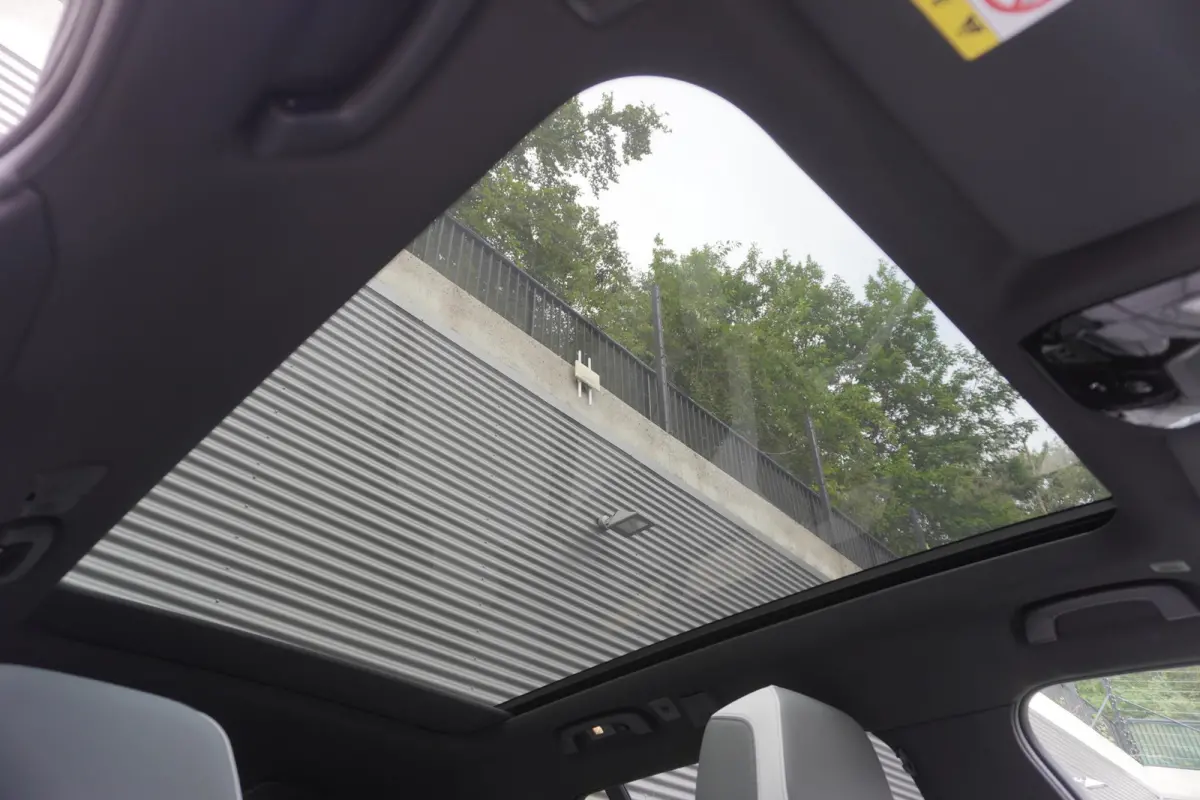 eDrive40 | M Sportpakket Pro | Glazen panoramadak | Adaptief onderstel professional | Trekhaak met elektrisch wegklapbare kogel | Bowers & Wilkins Surround Sound System | Driving Assistant P