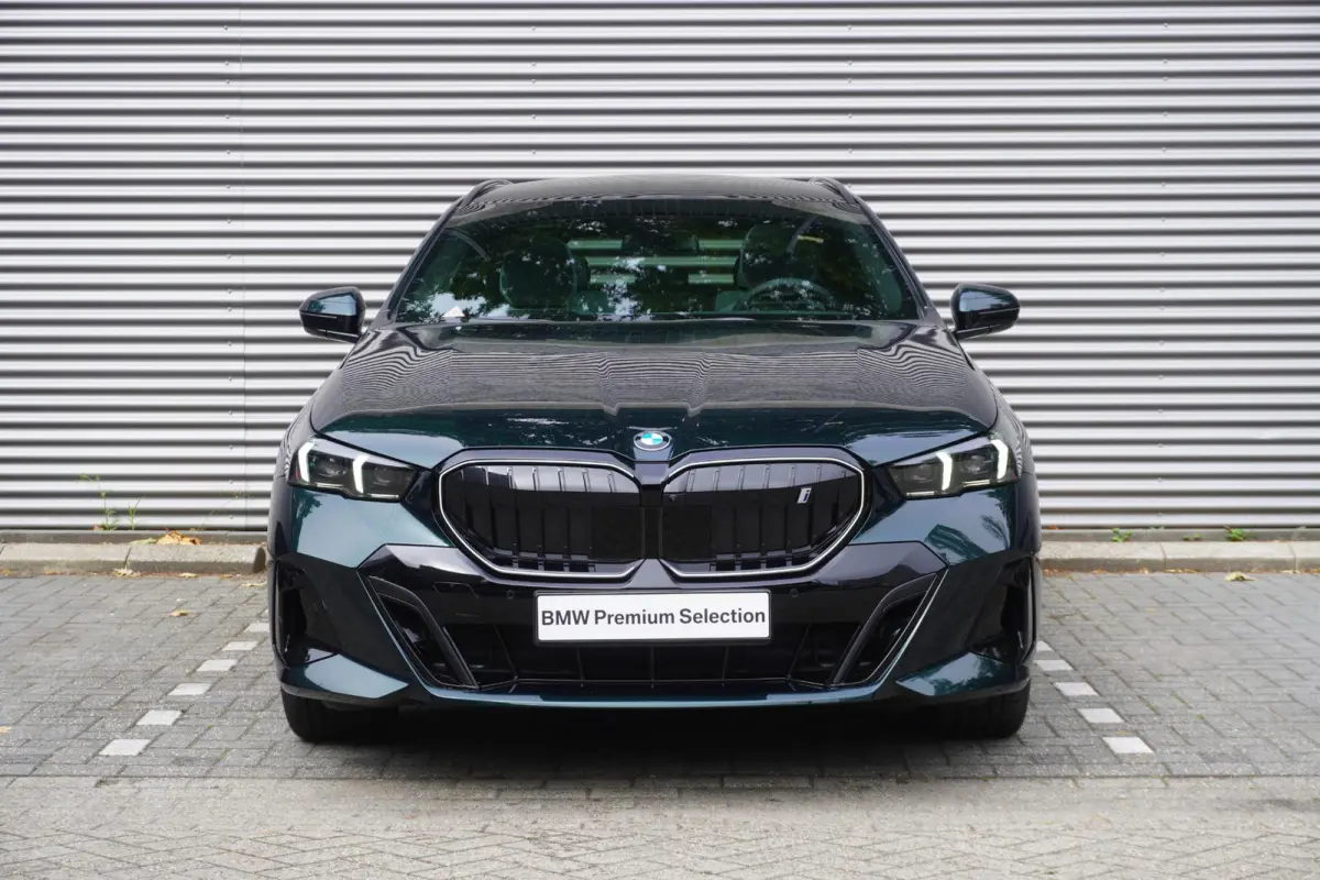 eDrive40 | M Sportpakket Pro | Glazen panoramadak | Adaptief onderstel professional | Trekhaak met elektrisch wegklapbare kogel | Bowers & Wilkins Surround Sound System | Driving Assistant P