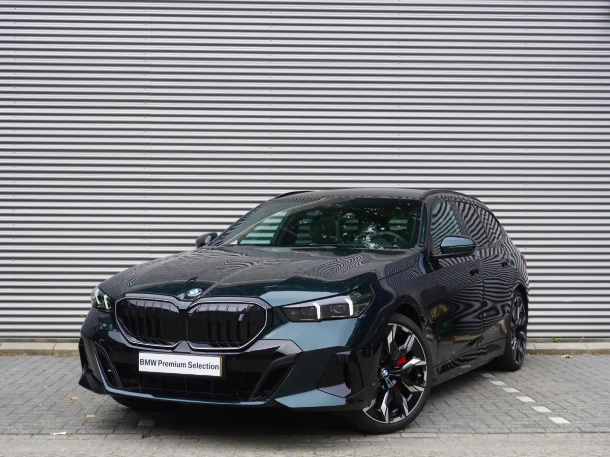 eDrive40 | M Sportpakket Pro | Glazen panoramadak | Adaptief onderstel professional | Trekhaak met elektrisch wegklapbare kogel | Bowers & Wilkins Surround Sound System | Driving Assistant P
