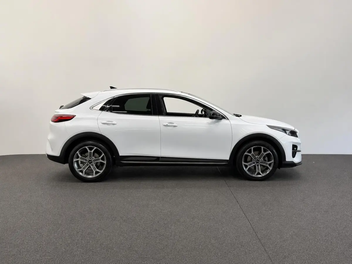1.0 T-GDi DynamicLine Navigatie Apple Carplay Android Auto Camera Parkeersensoren achter Cruise Control Half leder Full Led Climate Control Lichtmetalen velgen